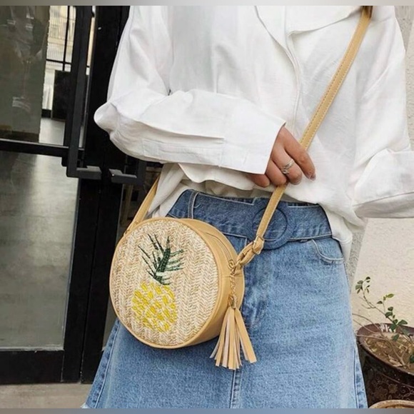 ✨ New ✨Small Pineapple Straw Purse 🍍 - Picture 2 of 6